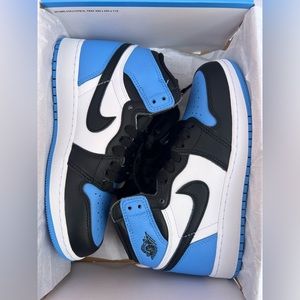 Air Jordan 1 Retro Hightop Sneakers University Blue Size 5.5Y